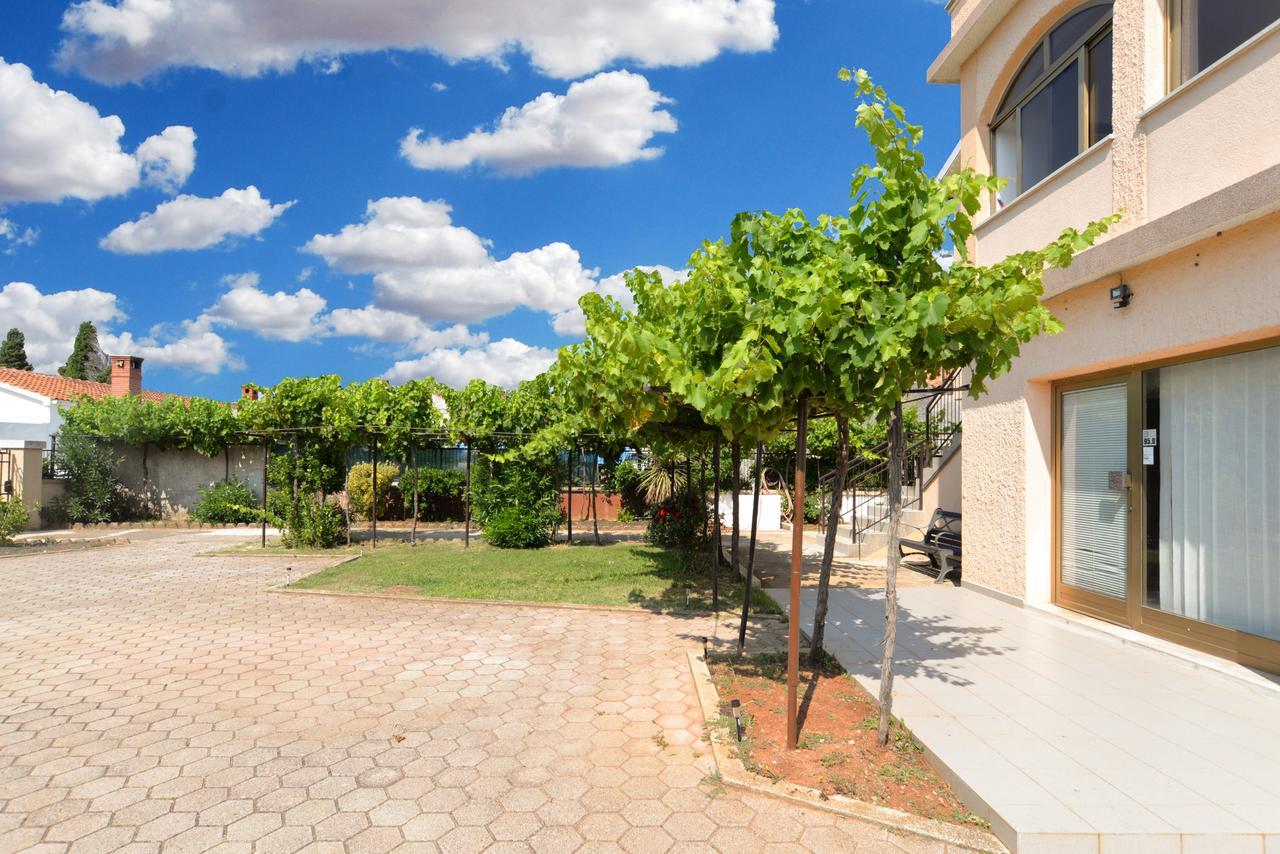 Apartments Gracijano 1724 Ližnjan Buitenkant foto