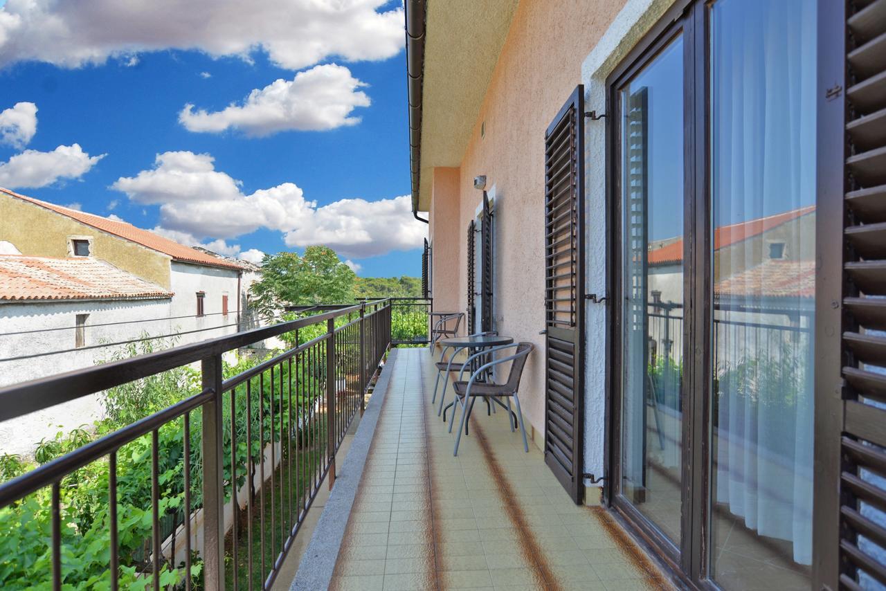 Apartments Gracijano 1724 Ližnjan Buitenkant foto